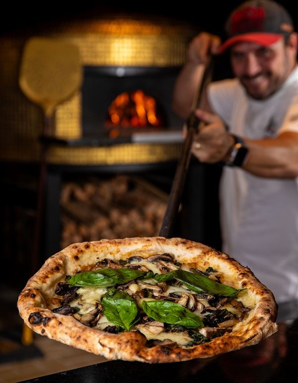 La Fresca Foresta: mix de cogumelos frescos orgânicos com purê de alho Confit, fior de latte e basilicão